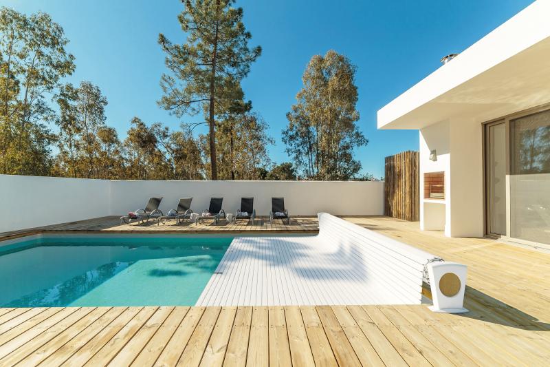 Preview: Rollabdeckung Moon elektrisch PVC Lamellen